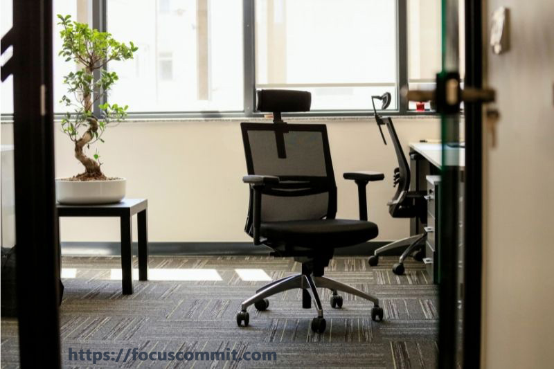 A perfect desk requires the ideal office chair